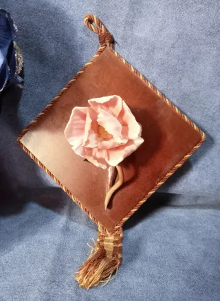 Antico quadro con rosa in porcellana anni 50