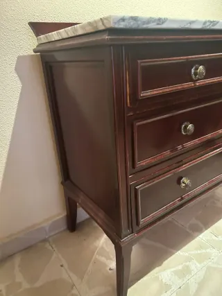 Comodino in legno e marmo