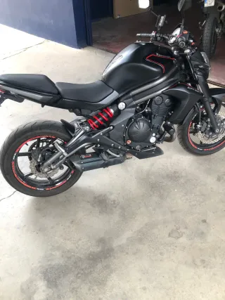 Kawasaki ER6N Negra