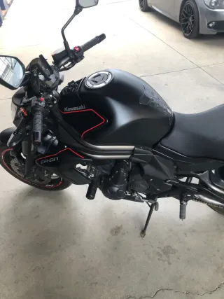 Kawasaki ER6N Negra
