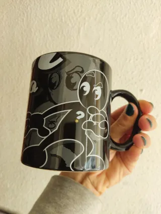 Caneca de cerâmica preta e branca