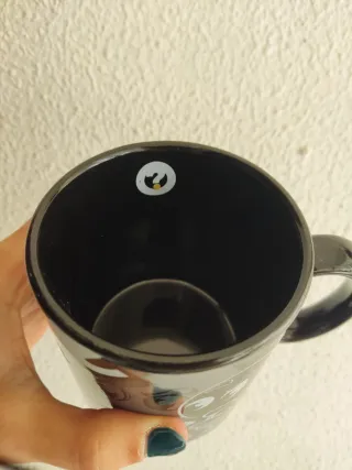 Caneca de cerâmica preta e branca