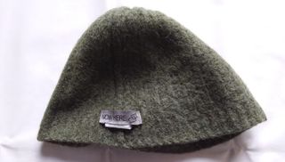 Sciarpa e cappellino verde