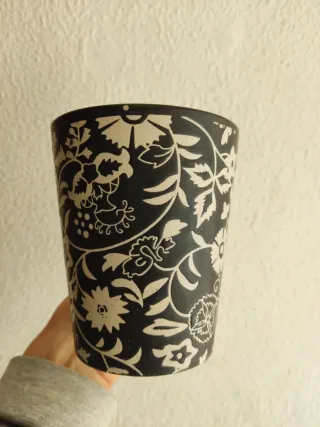 Conjunto 2 canecas pretas com flores