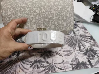 Bolso bandolera Tous beige y gris