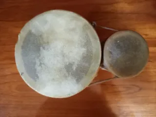 Tambor de piel y cerámica decorado