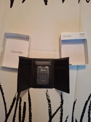 Cartera Calvin Klein Negra Piel Trifold