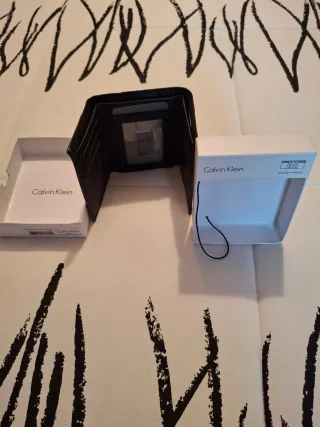 Cartera Calvin Klein Negra Piel Trifold