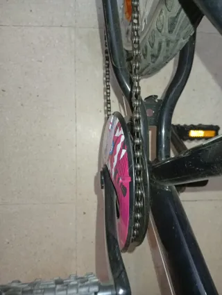 Bicicleta niña Btwin rosa y negra