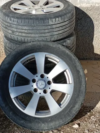 Llantas Mercedes 16 con neumáticos