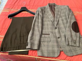 Traje de caballero azul y marrón