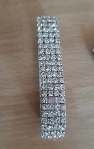 Bijoux eleganti argentati con strass