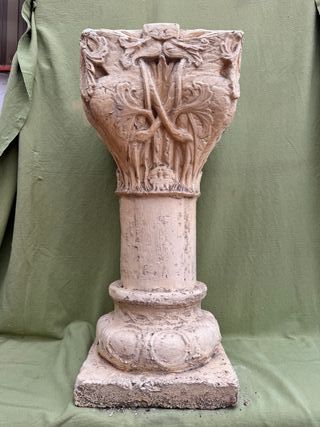 Columna pedestal escayola románico 70cm. Años 60