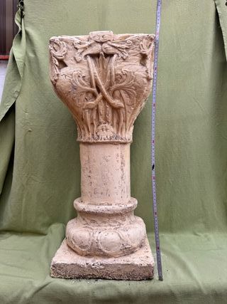 Columna pedestal escayola románico 70cm. Años 60