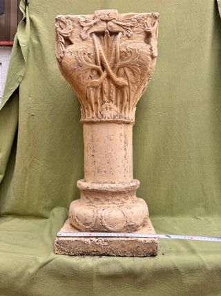 Columna pedestal escayola románico 70cm. Años 60