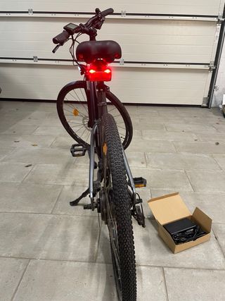 Bicicleta elèctrica Decathlon amb només 140km fets