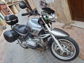 BMW R850R con maletas