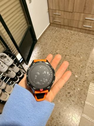Smartwatch Negro y Naranja