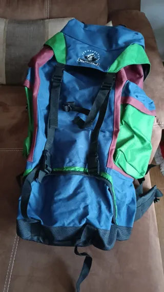 Mochila de montaña nueva