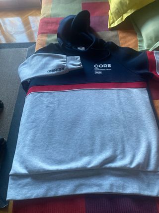 Sudadera Jack & Jones capucha gris, azul y rojo