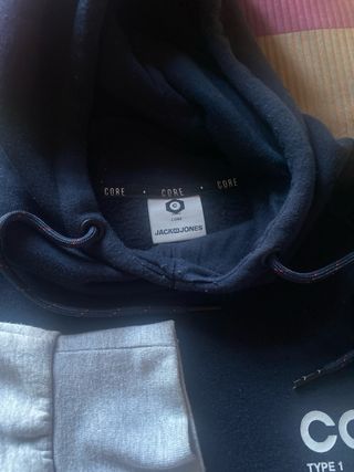 Sudadera Jack & Jones capucha gris, azul y rojo