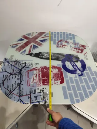 Mesa y 4 sillas salón