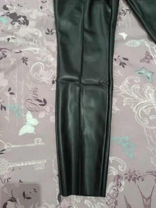 Pantalón polipiel negro talla L