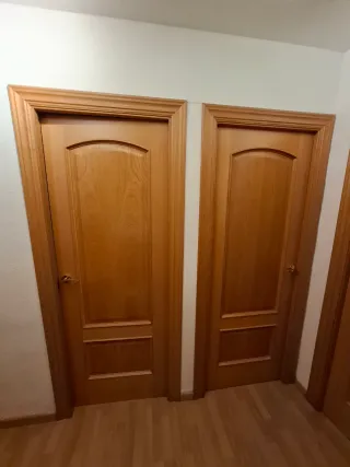 Puertas de madera maciza con marco