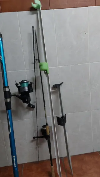 Cañas de pescar y soportes