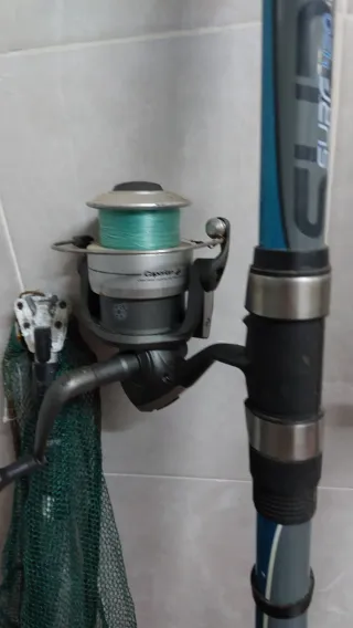 Cañas de pescar y soportes