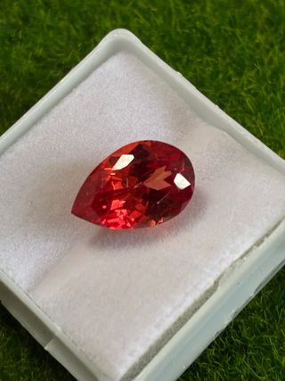 Zaffiro multicolor 5.65 ct taglio Pera certificato