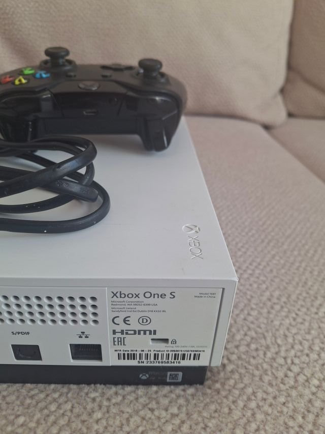 Xbox One S Blanca 500 GB + Mando