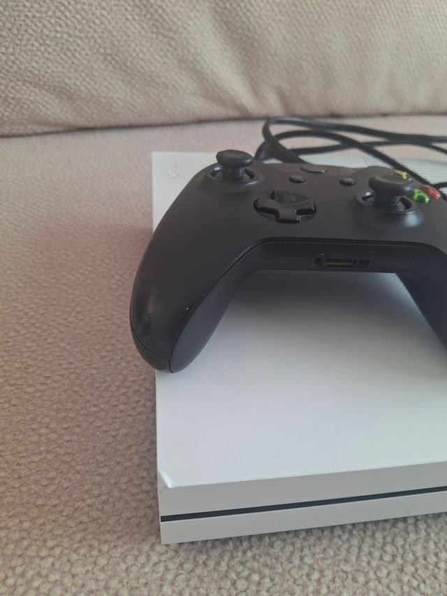 Xbox One S Blanca 500 GB + Mando