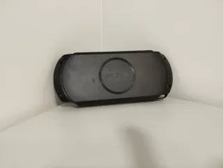 Consola PSP Sony + 4 UMDs + Tarjeta 4GB