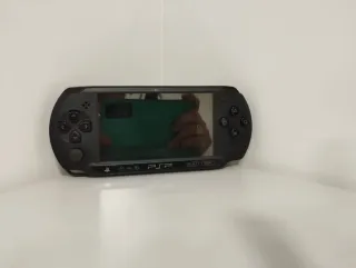 Consola PSP Sony + 4 UMDs + Tarjeta 4GB