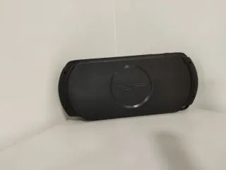 Consola PSP Sony + 4 UMDs + Tarjeta 4GB