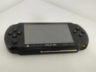Consola PSP Sony + 4 UMDs + Tarjeta 4GB