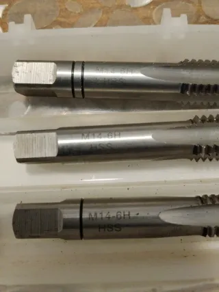 Juego de machos y terrajas M14 x 2,00