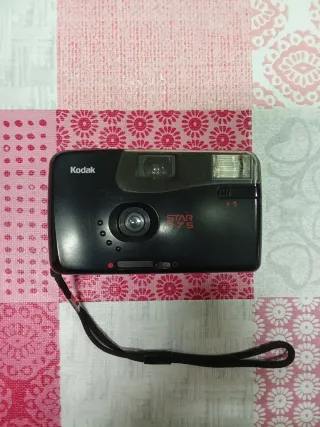 CÁMARA ANALÓGICA KODAK STAR 27S NEGRA