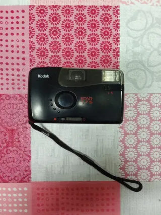 CÁMARA ANALÓGICA KODAK STAR 27S NEGRA