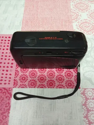 CÁMARA ANALÓGICA KODAK STAR 27S NEGRA