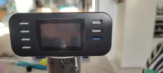 Cargador Múltiple USB con Pantalla y carga inalám