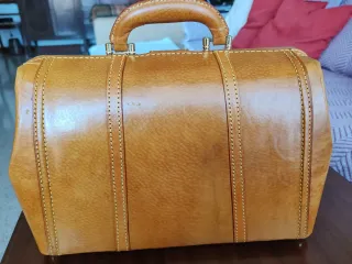 Bolso baúl de cuero