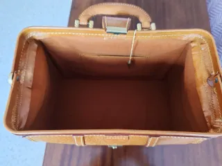 Bolso baúl de cuero