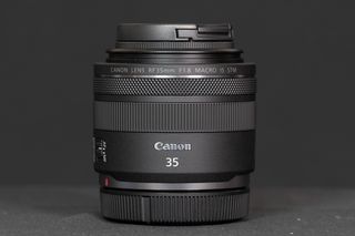 Canon RF 35mm F1.8 Macro IS STM