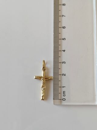 Colgante Cruz Oro 18K con Cristo
