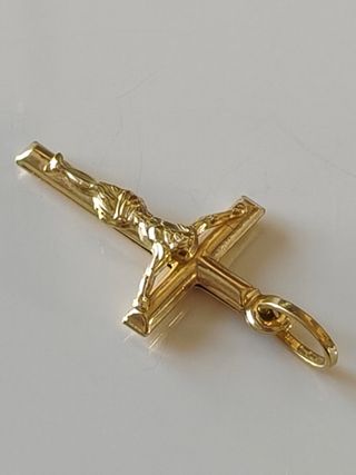 Colgante Cruz Oro 18K con Cristo