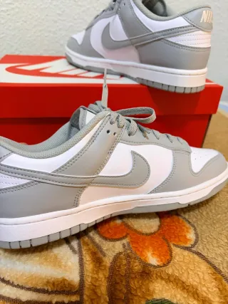 Zapatillas Nike Dunk Low Retro.Blancas y Grises