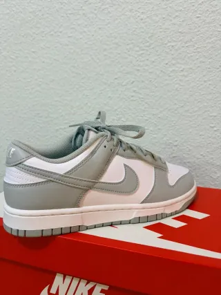 Zapatillas Nike Dunk Low Retro.Blancas y Grises