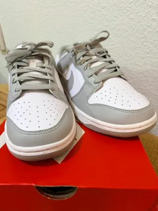 Zapatillas Nike Dunk Low Retro.Blancas y Grises